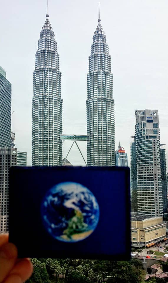 The Petronas Towers were #EarthFlagged!